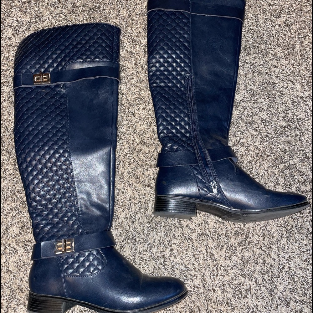 Size 8 navy blue knee high boots from shoe dazzle.